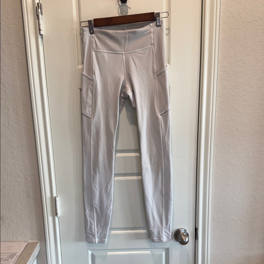 Women’s Lululemon Light Gray High-Waisted Leggings